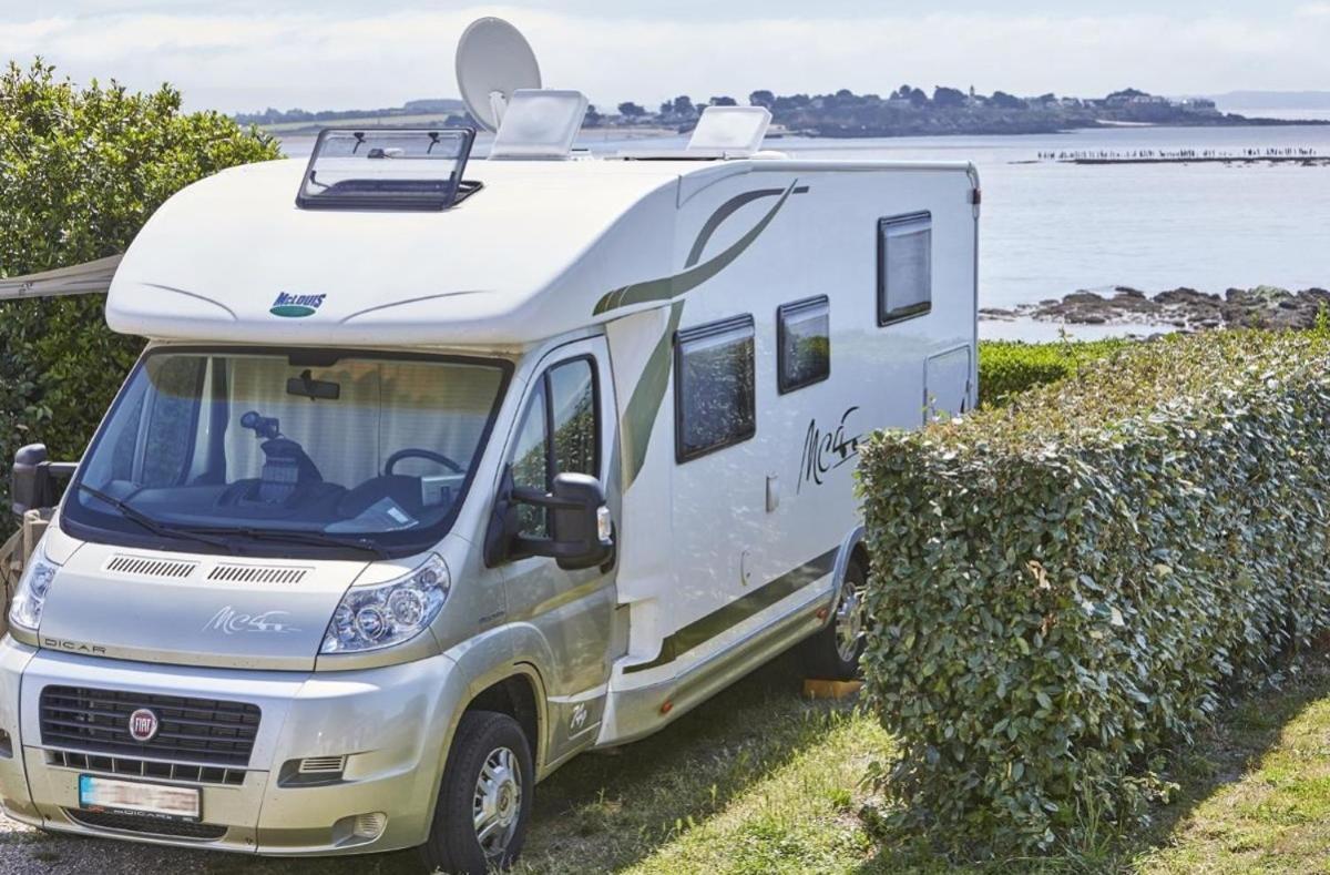 Aire De Camping Car, Caravane, Tente Emplacement Nu Avec Electricite Petit Camping 호텔 Plestin-les-Grèves 외부 사진